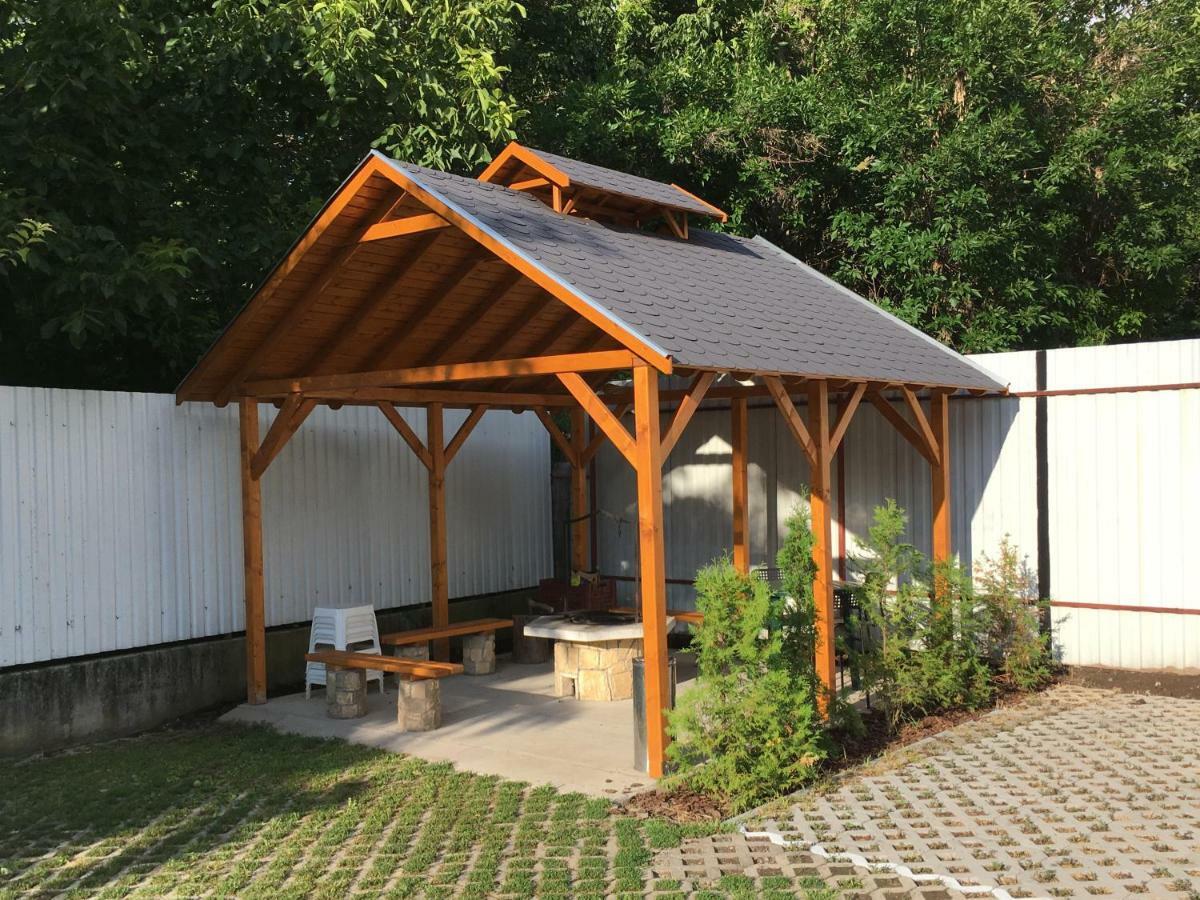 Zoli Apartmanok-Adri Koelcsey 32 ไฮจ์ดุสโซบอสโล ภายนอก รูปภาพ