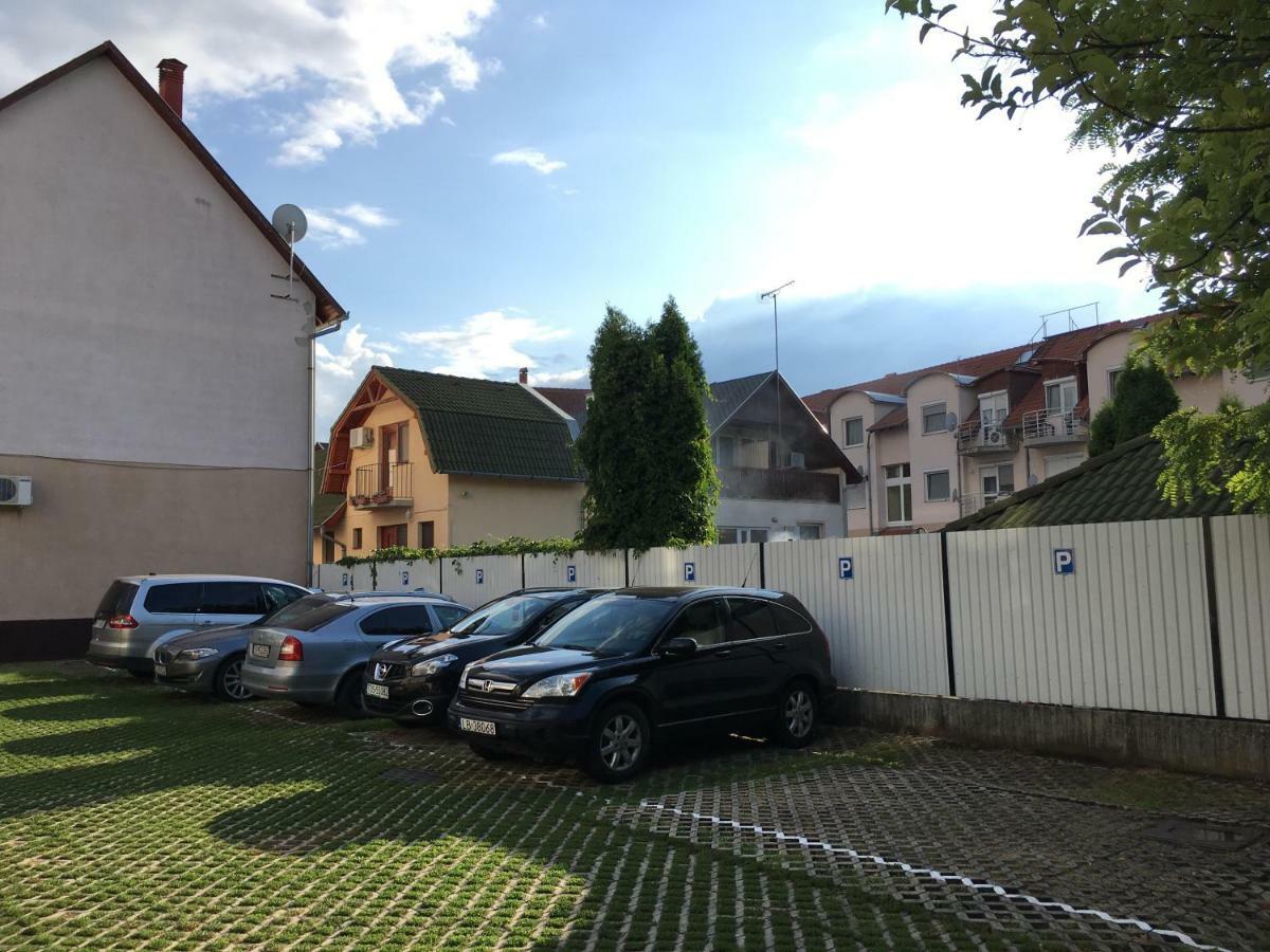 Zoli Apartmanok-Adri Koelcsey 32 ไฮจ์ดุสโซบอสโล ภายนอก รูปภาพ